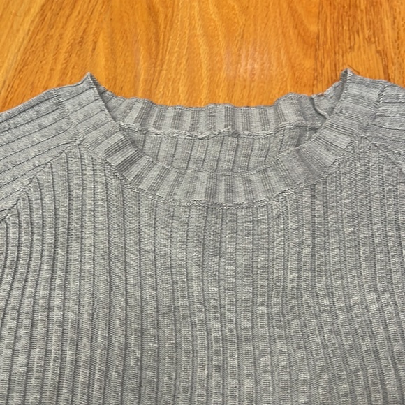 Womens Tops Small Gray Long Sleeves Sweater Ribbed Pullover New - Picture 2 of 7